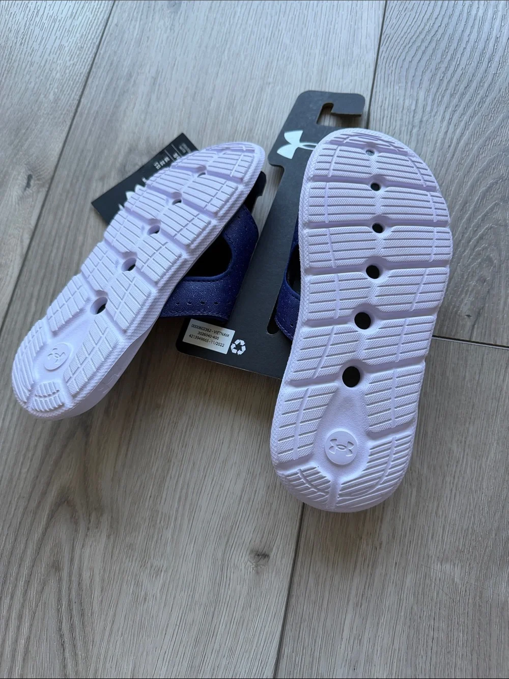 Under Armour Slides Ignite Pro NWT Girls 1Y Blue Water Friendly Beach Travel